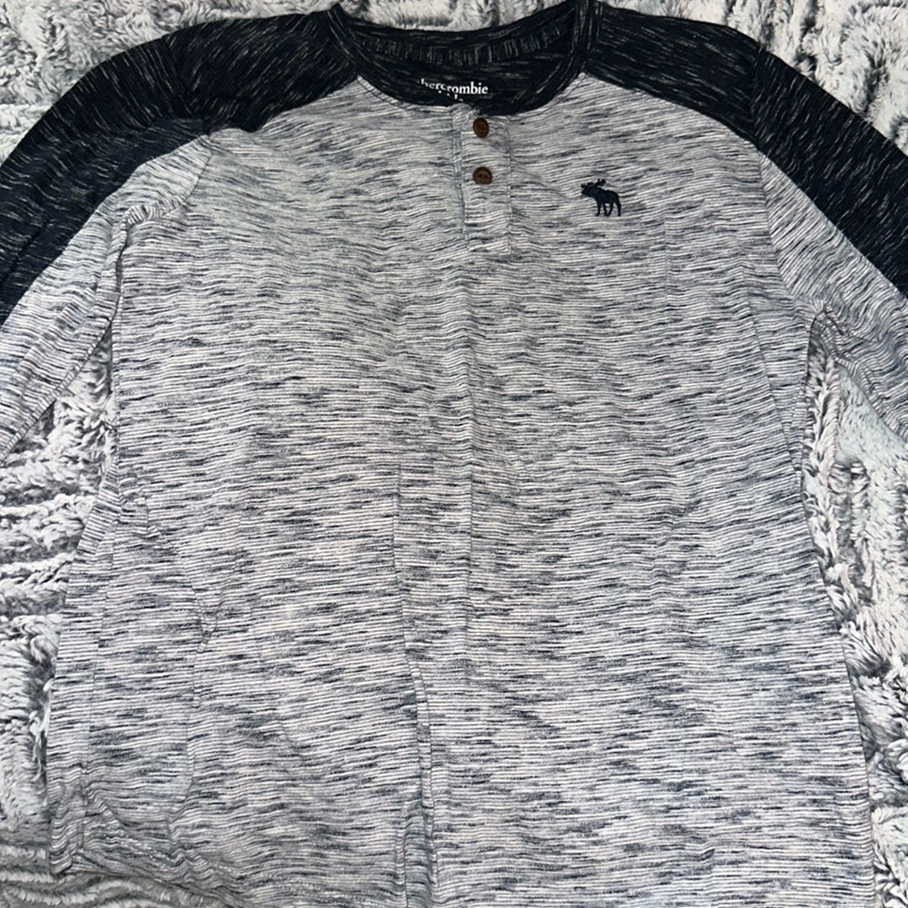 Abercrombie kids long sleeve boys gently used smoke free shirt size 13/14.